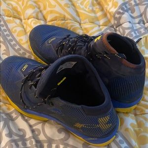 Men’s size 9 Steph Curry basketball shoes